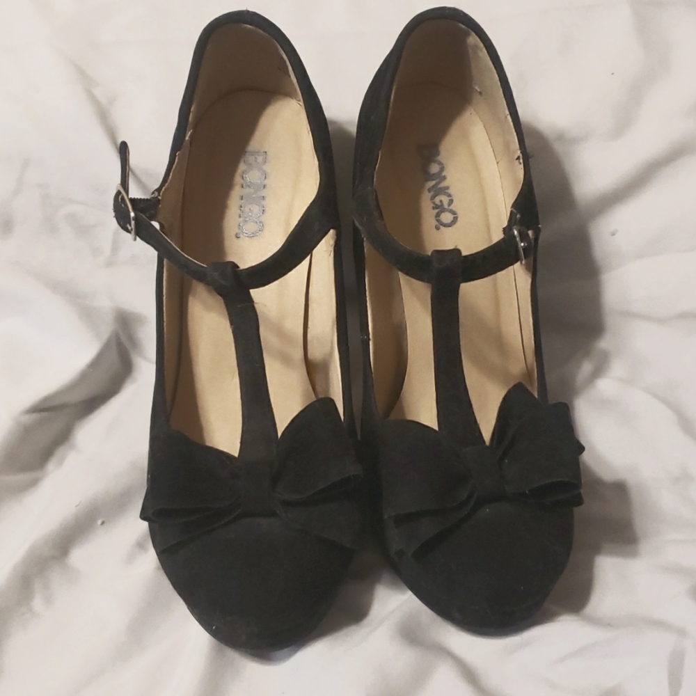 Bongo t-strap bow heels